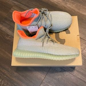 yeezy size 2y